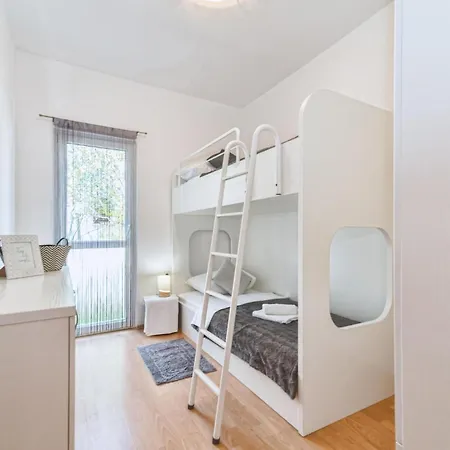 4 Bedroom Awesome In Vakantiehuis