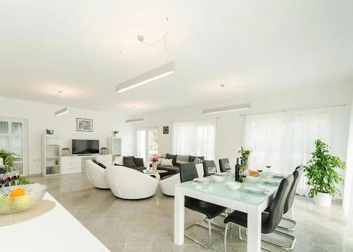 4 Bedroom Awesome In * Privlaka (Zadar)