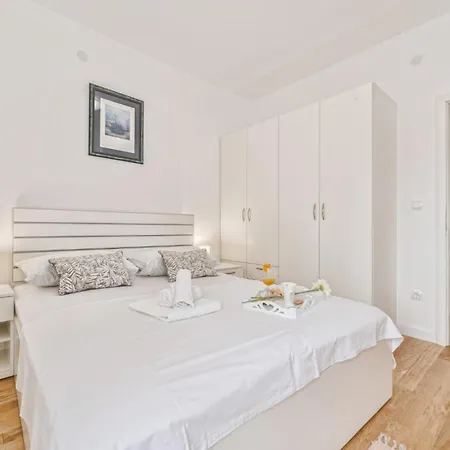 Σπίτι διακοπών 4 Bedroom Awesome In Privlaka (Zadar)