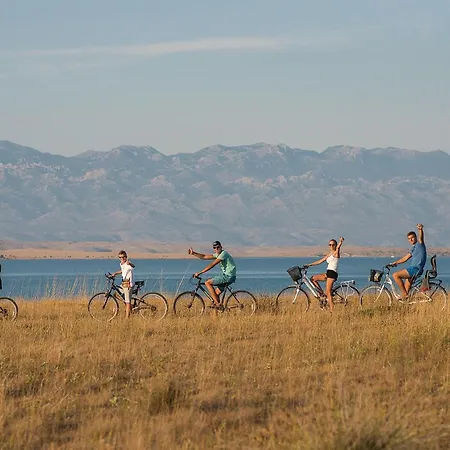 בית נופש 4 Bedroom Awesome In