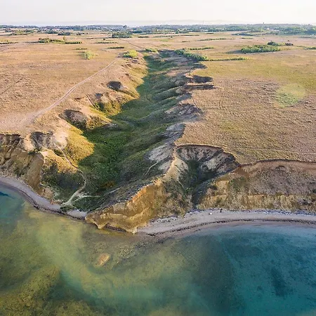 4 Bedroom Awesome In *