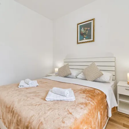 4 Bedroom Awesome In *