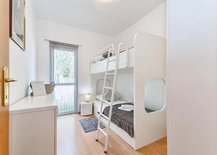 4 Bedroom Awesome In בית נופש