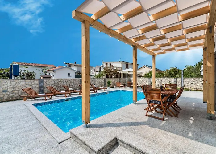 בית נופש 4 Bedroom Awesome In