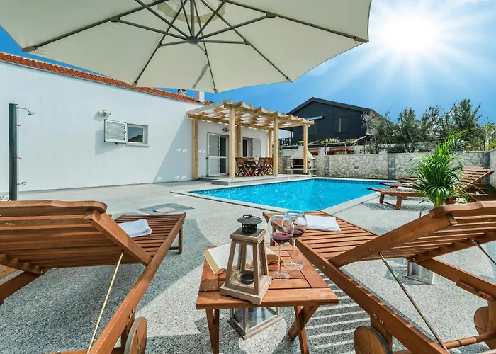 4 Bedroom Awesome In *