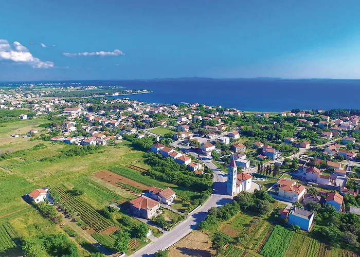 בית נופש 4 Bedroom Awesome In *