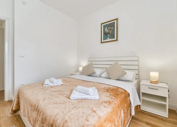 4 Bedroom Awesome In *