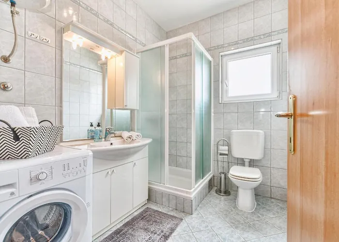 4 Bedroom Awesome In