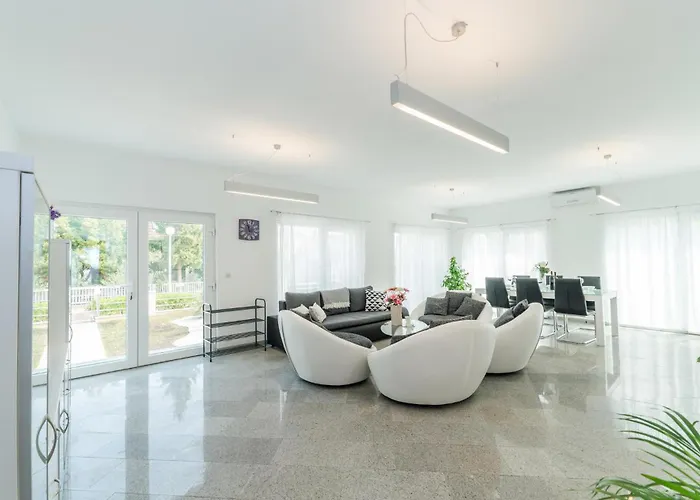 4 Bedroom Awesome In